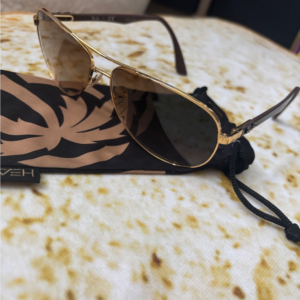 Ray ban Aviator Sunglasses with cloth sleeve